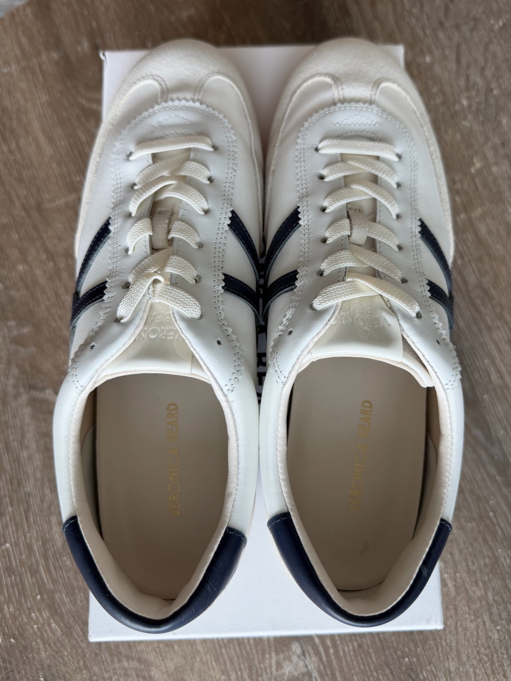 Veronica Beard Riviera white and navy sneakers size 8